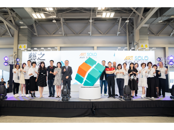 ART SOLO 2023 啟動儀式 畫廊協會理監事合影︱ART SOLO提供